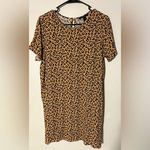 Forever 21 leopard print short sleeve dress.
